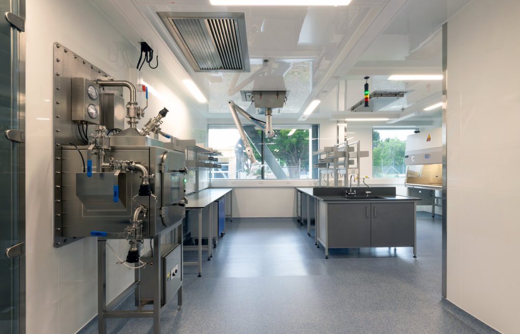 Laboratory fitted with PBSC cleanroom components